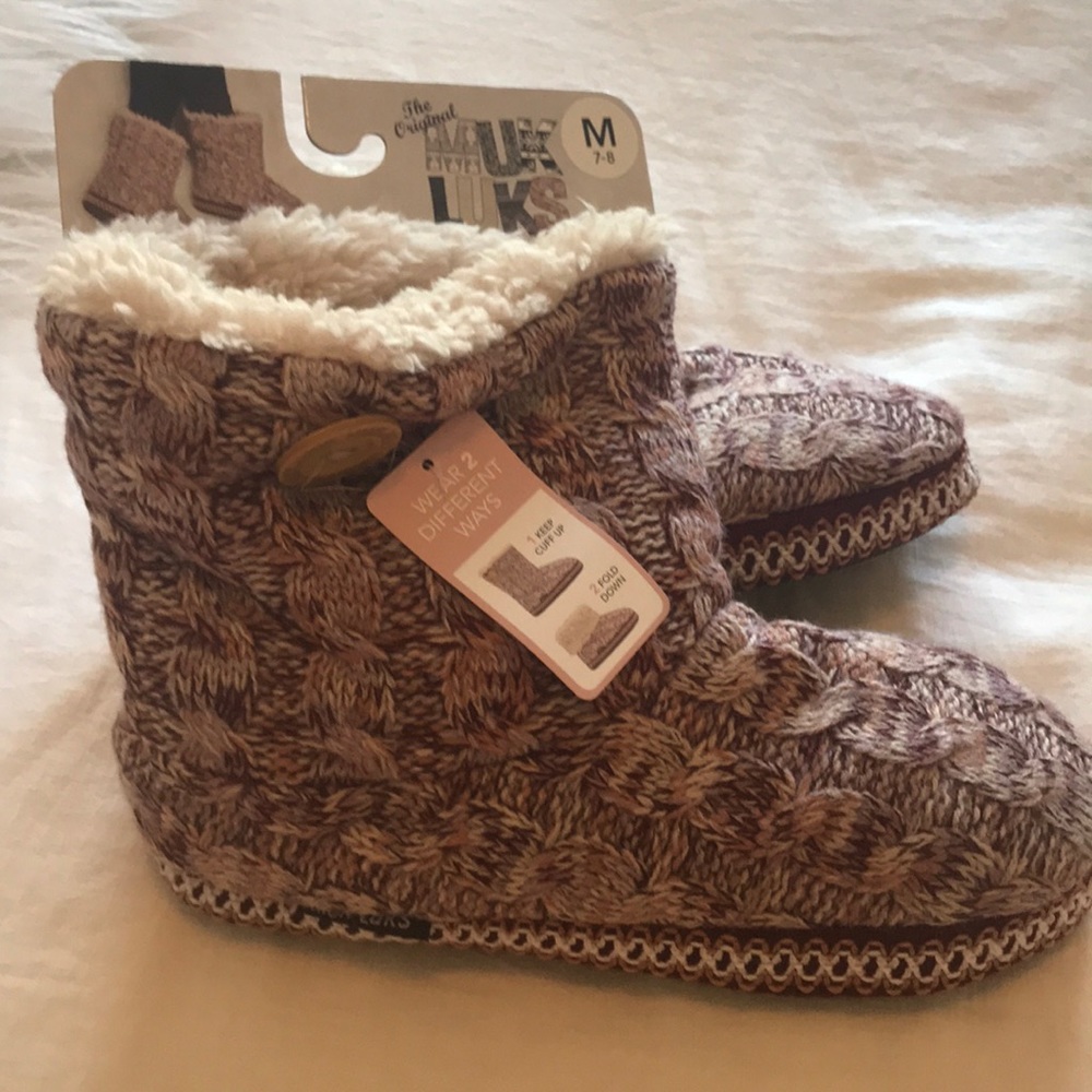 Soft and cozy slippers with sole